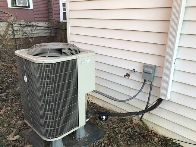 Building Photo - 1414 Wise Ave SE