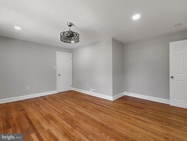 Building Photo - 4502 Elmwood Rd