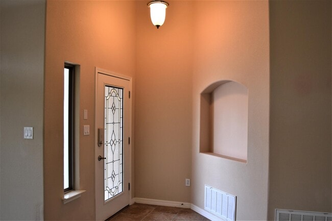 Building Photo - 14350 N Cave Dr