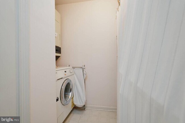 Building Photo - 3630 39th St NW