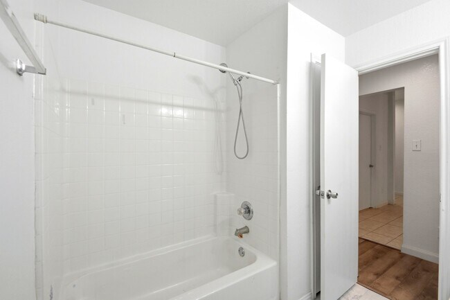 Building Photo - 111 Thunder Basin Dr