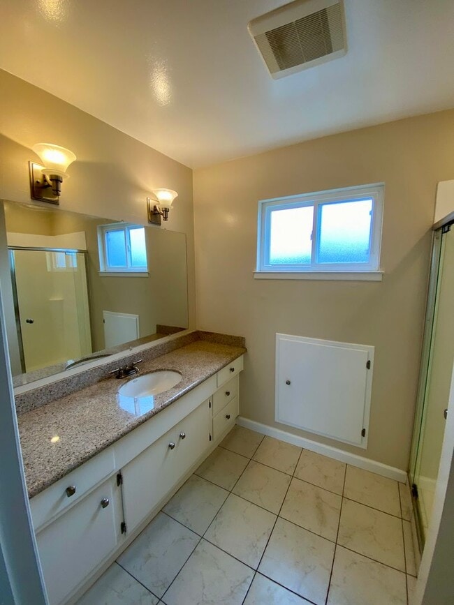 Building Photo - Quiet and Comfortable West San Jose Home