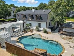 Building Photo - 1323 Dublin St