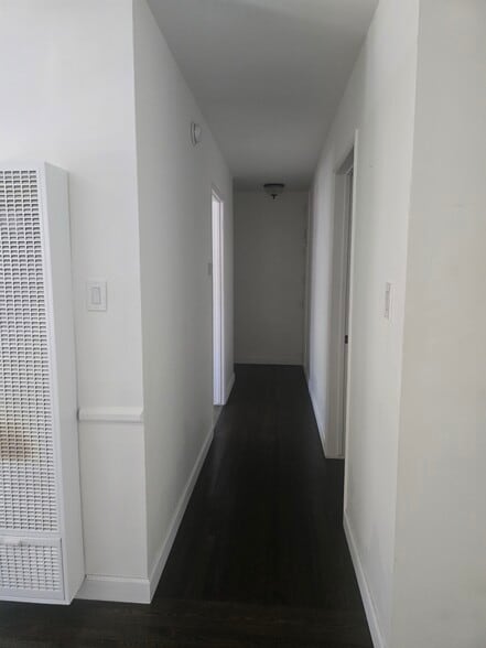 Building Photo - 12811 Oxnard St