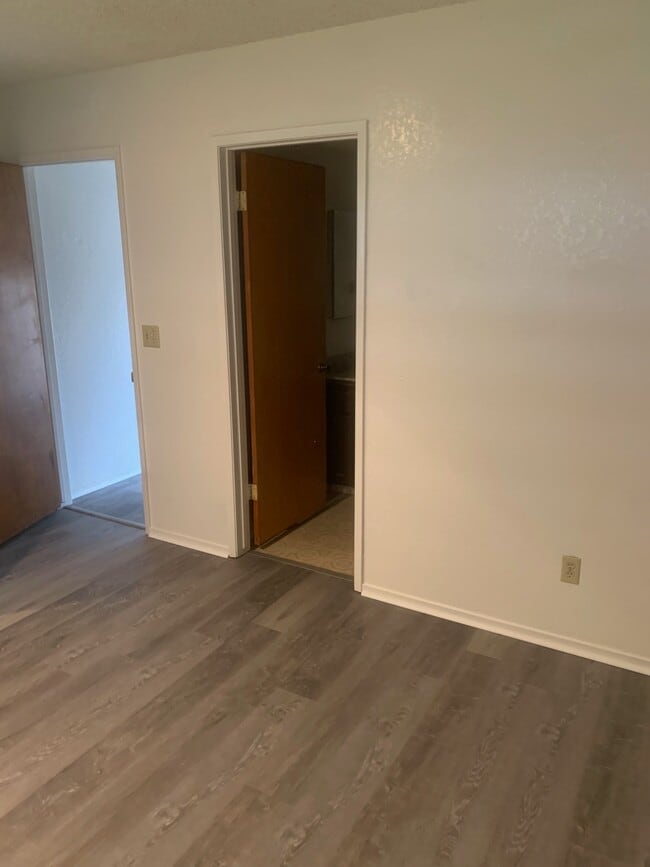 Building Photo - 1127 Bel Aire Cir