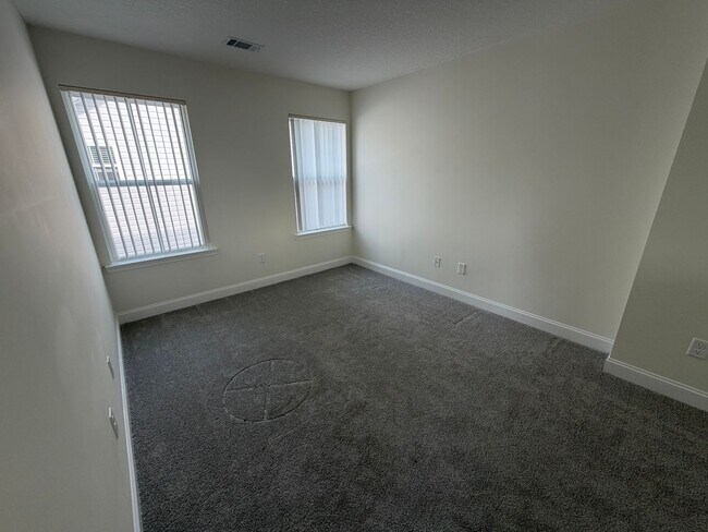 Building Photo - FOR RENT