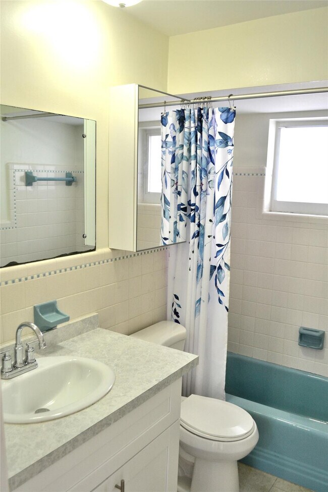 Building Photo - 4209 NE 21st Ave