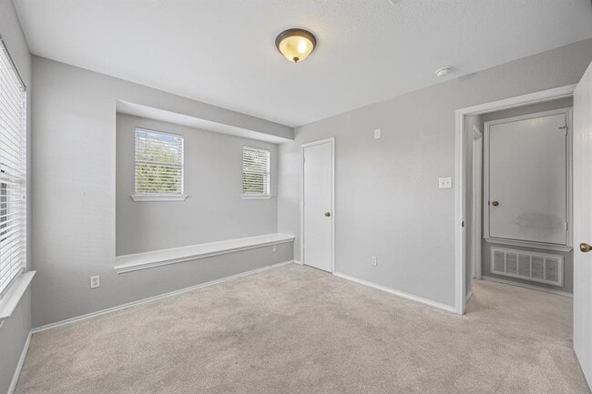 Building Photo - 2112 Perkins Pl