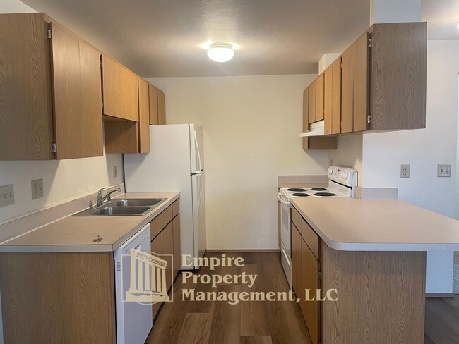 Building Photo - 3806 Dove Ln