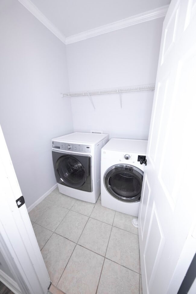 Building Photo - 964 Hank Aaron Dr SE