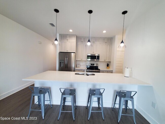 Building Photo - 933 Paddleboard Ct