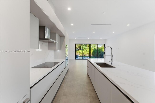 Building Photo - 2840 SW 32nd Ct