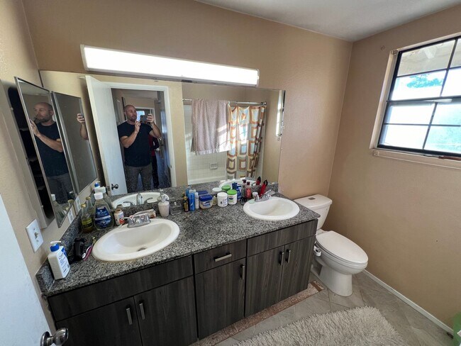 Building Photo - 4BD/3BA HOME IN SPRING VALLEY W/ SOLAR, POOL & SPA!