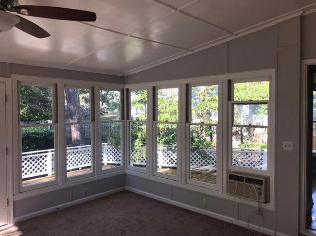 Building Photo - Great 4 Bedroom 2.5 Bath home in East Cobb...