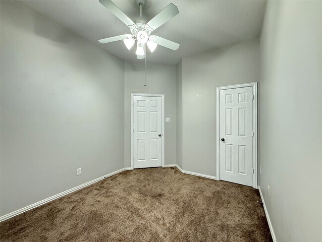 Building Photo - 26823 Lakeridge Park Ln