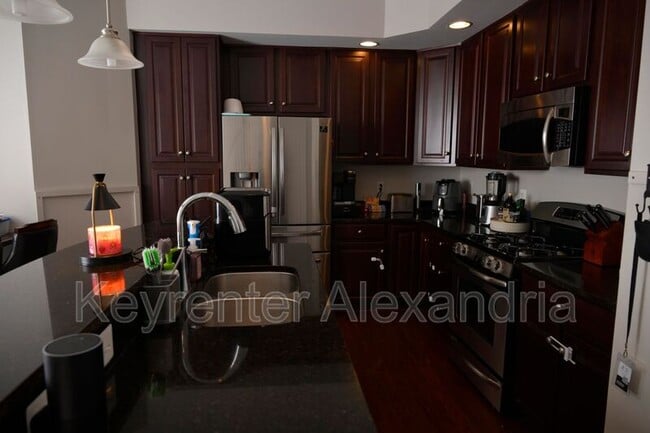 Building Photo - 2561 Eastbourne Dr
