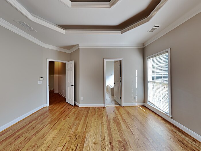 Building Photo - 1350 Lamont Cir