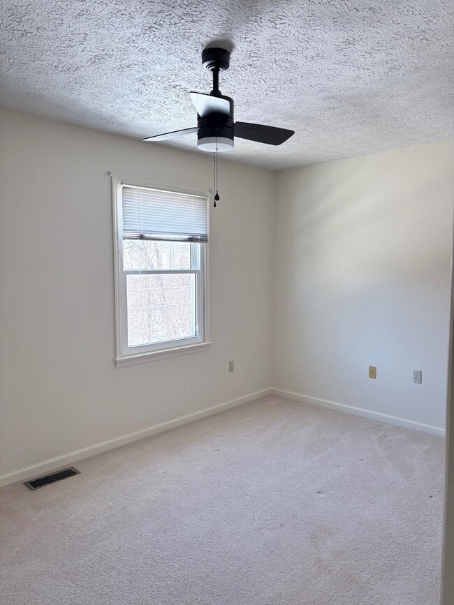 Building Photo - 181 Woodgate Rd