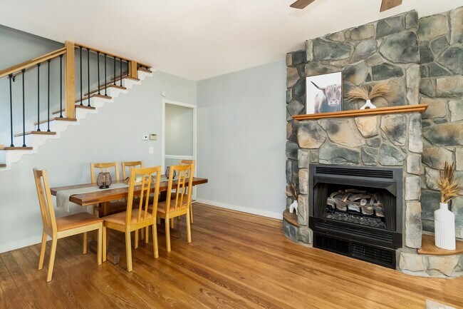 Building Photo - 3 BED · 1.5 BATH · MODERN INDUSTRIAL · AVA...