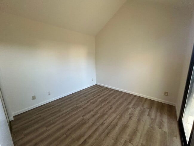 Building Photo - Adorable 1 Bedroom Home in 55+ Cottage Gre...