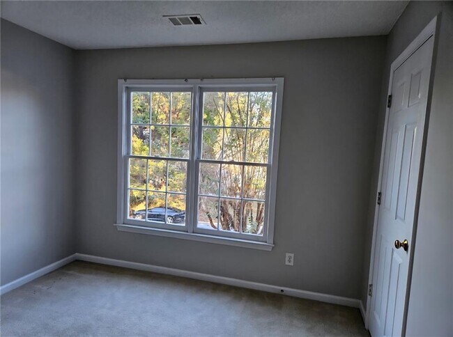 Building Photo - 2690 Binghampton Ln