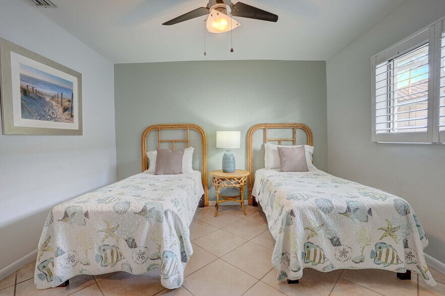 Building Photo - 669 107th Ave N