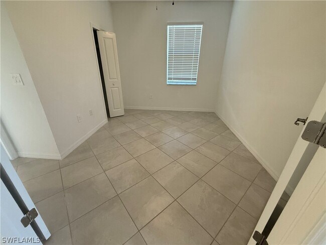 Building Photo - 2224 Dragonfruit Wy