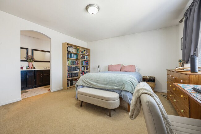 Primary Bedroom with Walk-In Closet and En-Suite Bathroom - 4466 Mataro Dr