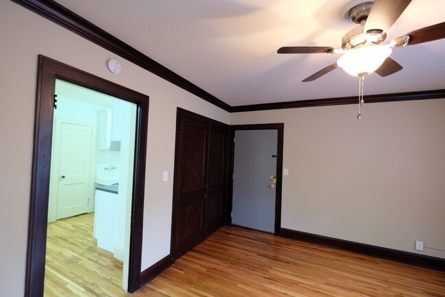 Studio - Fairview Ave Villas