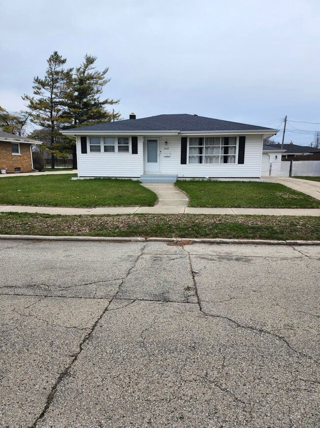 Building Photo - Northside Ranch - 3 Bedroom 2 Bath - More photos coming soon