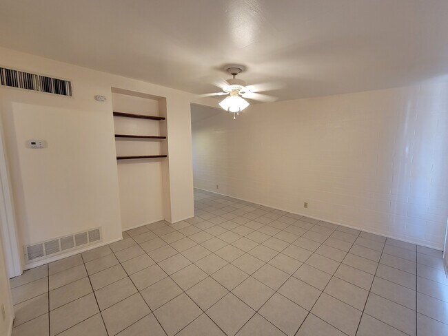 Building Photo - 3423 E Flower St