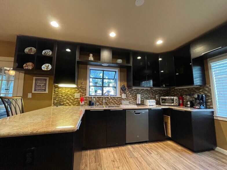 Building Photo - 3793 La Donna Ave