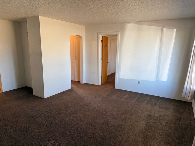 Building Photo - 2 bed, 1 bath house in Springfield