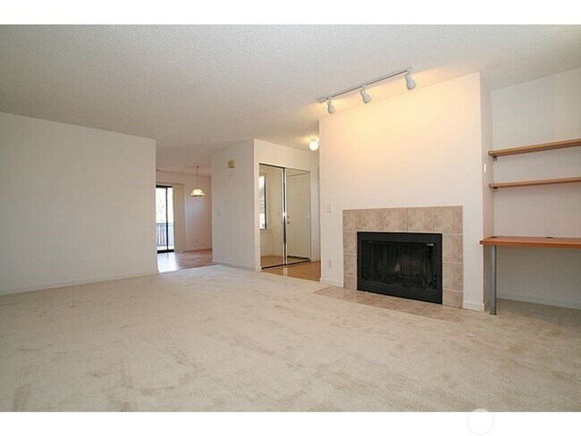 Building Photo - 2Bd/1Ba Kirkland Condo