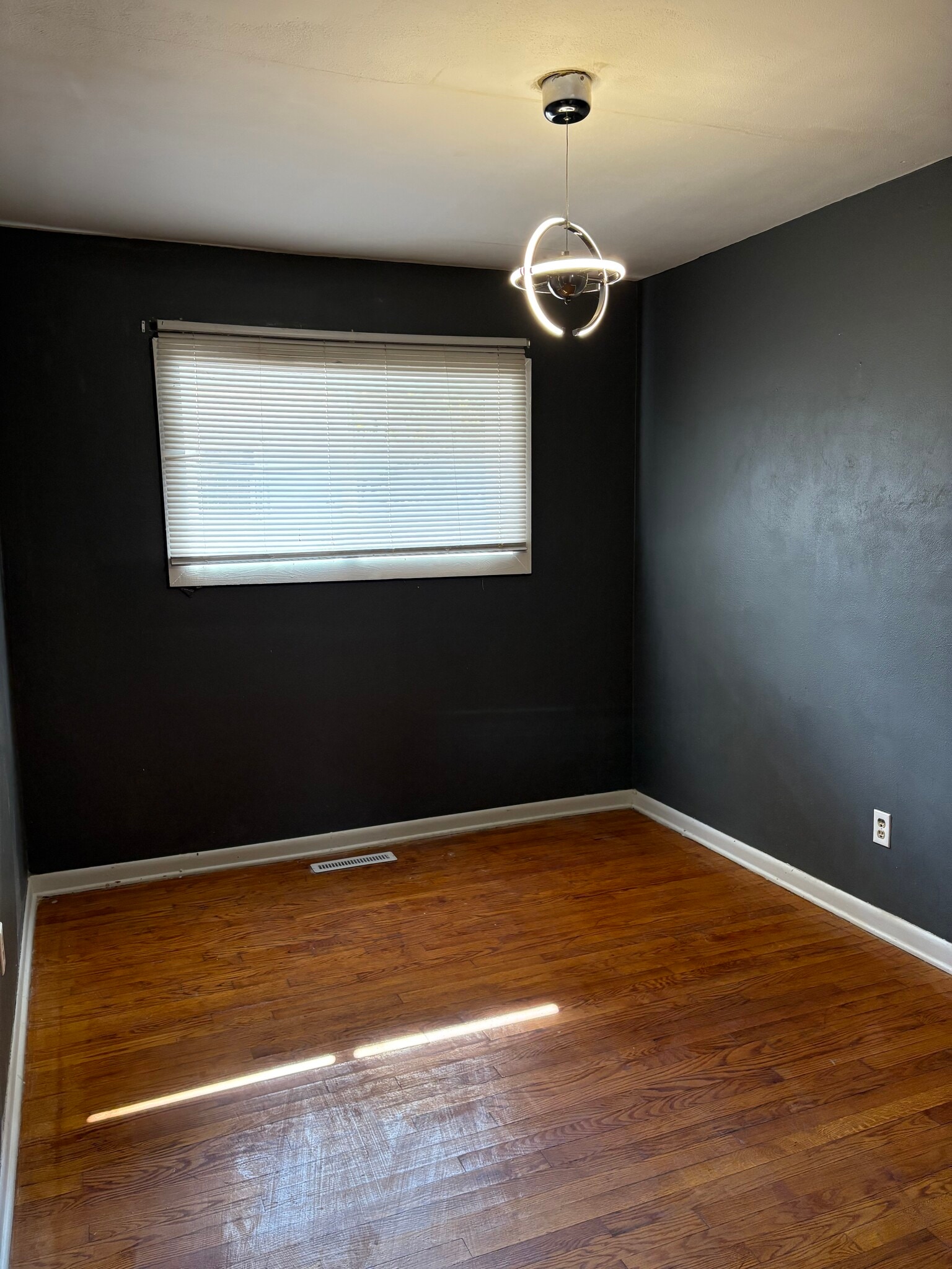 Dining room - 1728 Roosevelt St