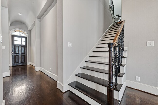 Building Photo - 10917 Upland Park