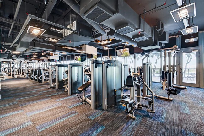 Building Photo - 601 NE 36th St