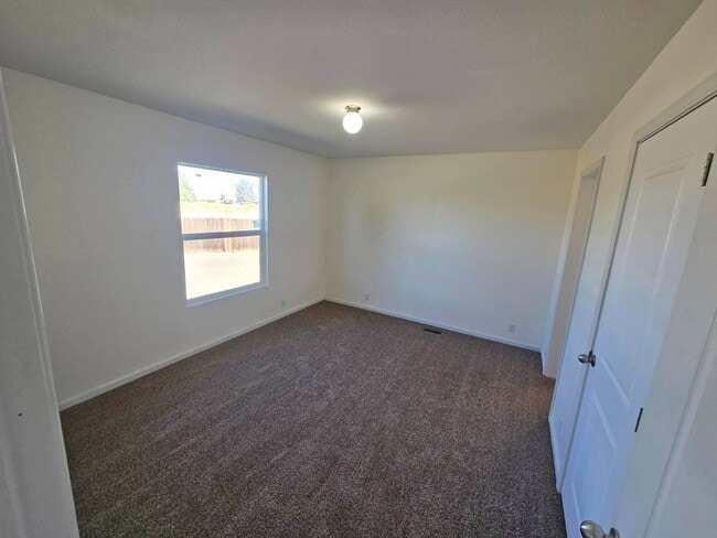 Building Photo - 590 E Kinney St