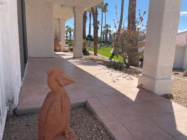 Building Photo - Desirable Windsor Beach Condo! Unfurnished...