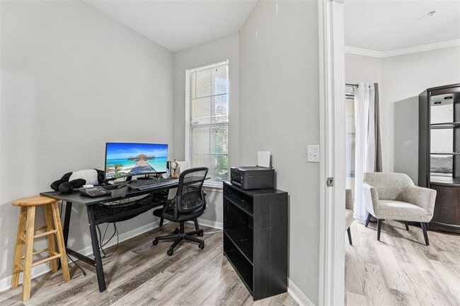 Building Photo - 860 N Orange Ave