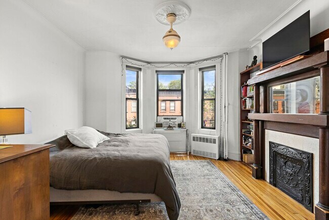 Primary Photo - 1110 Park Ave