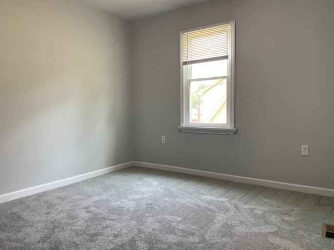 Building Photo - 800 Mill St