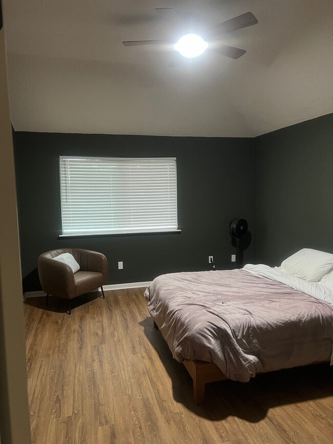 Building Photo - 16818 Rockbend