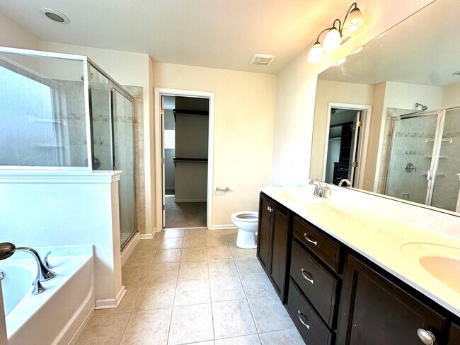 Building Photo - 8019 Kelburn Ln