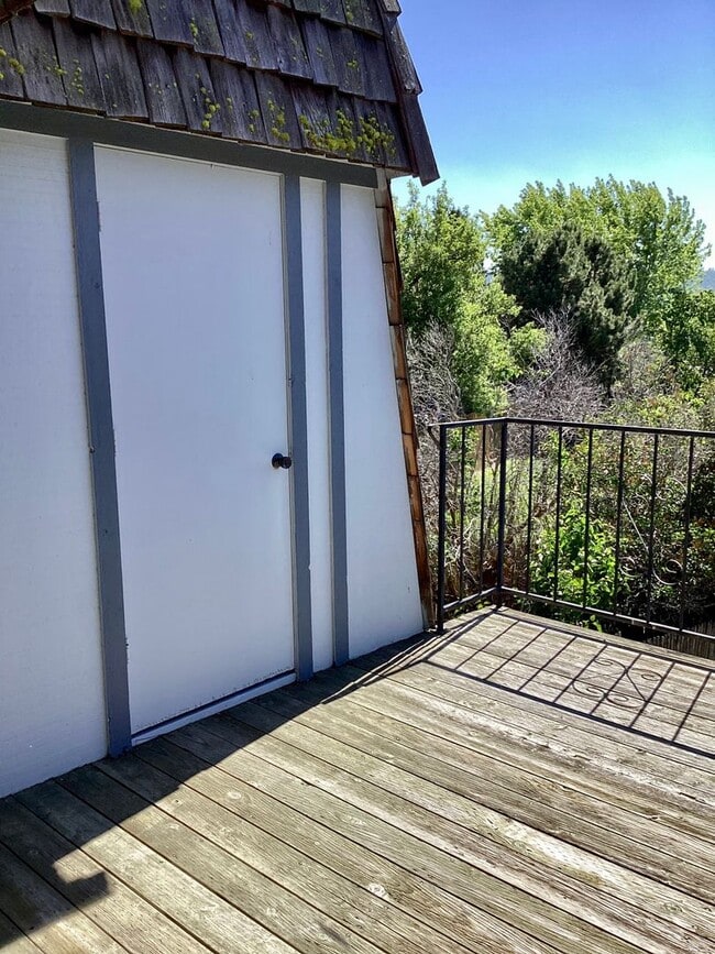 Building Photo - Cute 2 bed 1 bath apartment in nice neighborhood