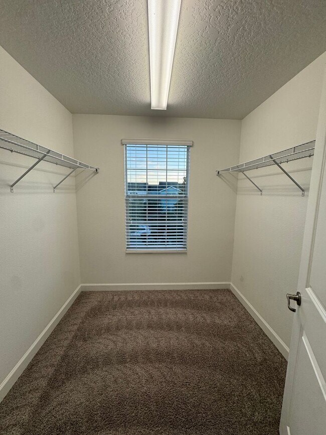 Building Photo - STOREY PARK - 3BR/2.5BA TWO STORY HOME