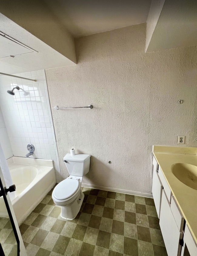 Bathroom - 7901 Cambridge St