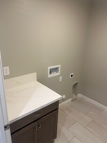 Building Photo - 1818 N Rose Quartz Dr