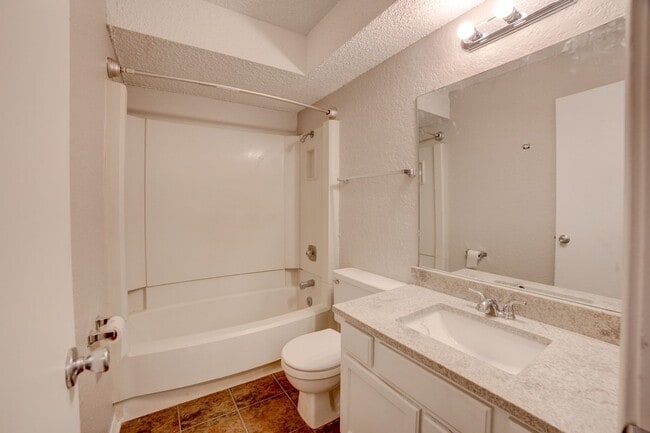 Building Photo - PETS NOT ALLOWED - Newly renovated duplex unit in the heart of midtown Tulsa