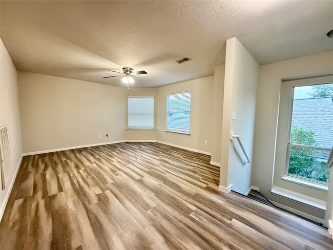 Building Photo - 6827 Autumn Thistle Dr